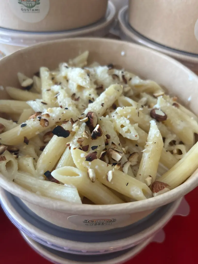 Penne crème parmesan amandes grillées