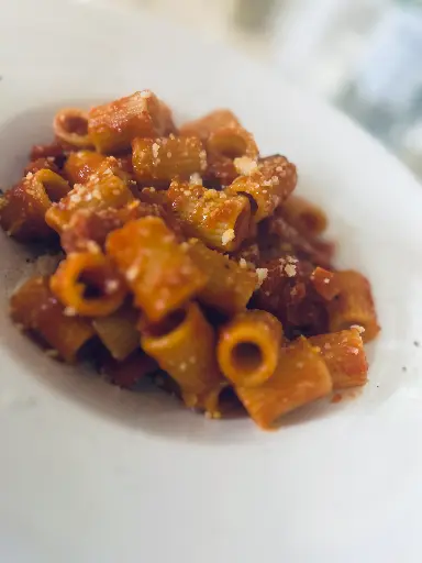 Mezze rigatoni  all'Amatriciana