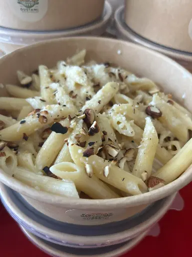 Penne crème parmesan amandes grillées